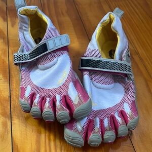 Womens VIBRAM FIVE FINGERS Pink-Gray Barefoot Running Shoes Size 37
